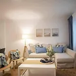 Modern 3br W/ Lg Terrace, Bbq, Ac & Parking Апартаменты