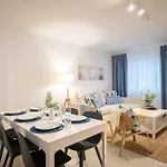 Modern 3br W/ Lg Terrace, Bbq, Ac & Parking