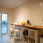 Modern 3br W/ Lg Terrace, Bbq, Ac & Parking