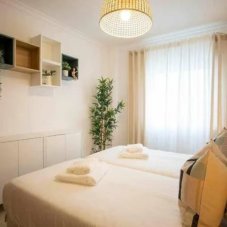 Modern 3br W/ Lg Terrace, Bbq, Ac & Parking