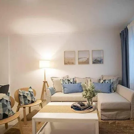 Modern 3br W/ Lg Terrace, Bbq, Ac & Parking Appartement