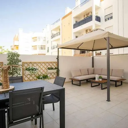 Modern 3br W/ Lg Terrace, Bbq, Ac & Parking Appartement