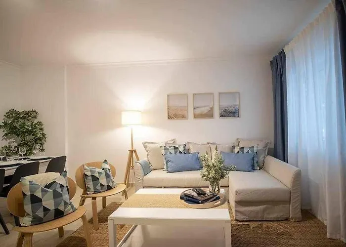 Modern 3br W/ Lg Terrace, Bbq, Ac & Parking Lejlighed