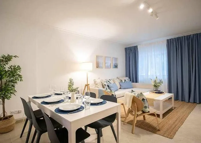 Modern 3br W/ Lg Terrace, Bbq, Ac & Parking