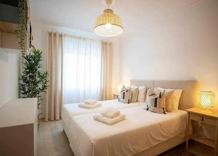Modern 3br W/ Lg Terrace, Bbq, Ac & Parking * Tavira
