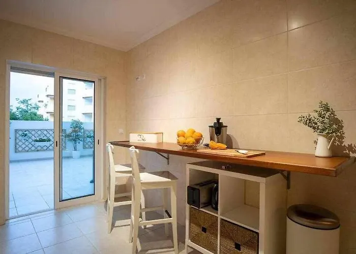 Modern 3br W/ Lg Terrace, Bbq, Ac & Parking