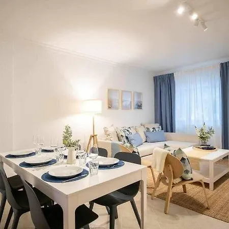 Modern 3br W/ Lg Terrace, Bbq, Ac & Parking