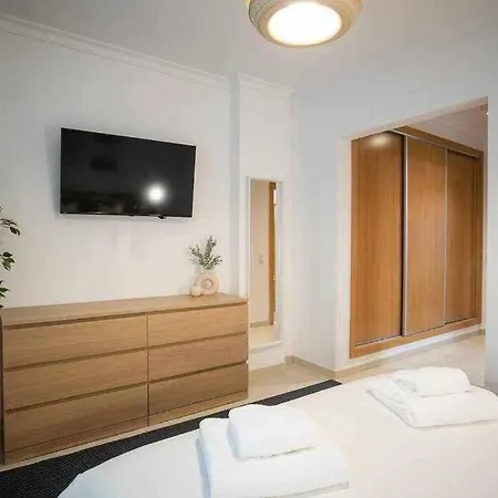 דירה Modern 3br W/ Lg Terrace, Bbq, Ac & Parking טאווירה