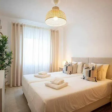 Modern 3br W/ Lg Terrace, Bbq, Ac & Parking * Tavira