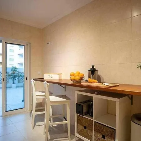 Modern 3br W/ Lg Terrace, Bbq, Ac & Parking