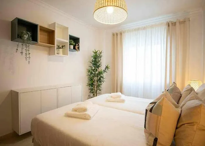 Modern 3br W/ Lg Terrace, Bbq, Ac & Parking