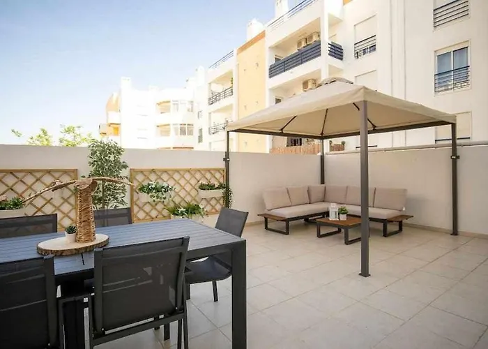 Modern 3br W/ Lg Terrace, Bbq, Ac&parking Appartement