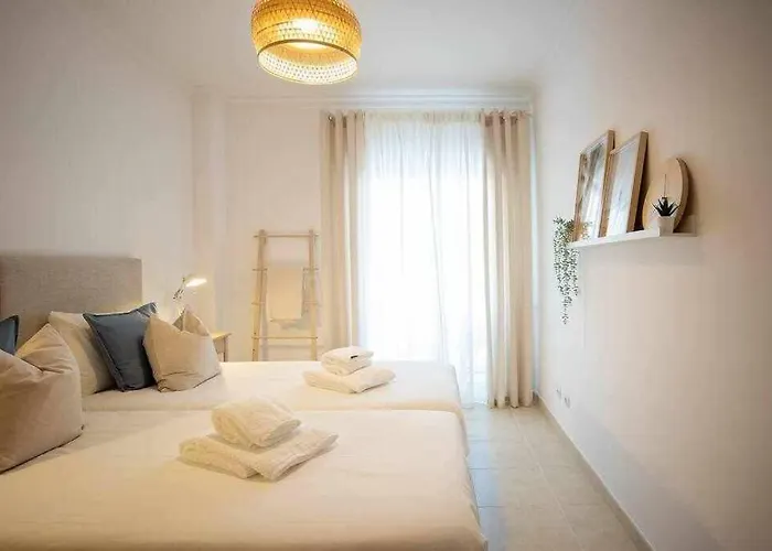Modern 3br W/ Lg Terrace, Bbq, Ac & Parking Apartment Tavira