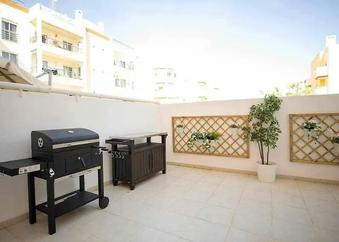 Modern 3br W/ Lg Terrace, Bbq, Ac&parking *